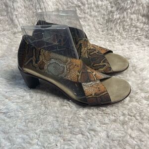 Charleston Shoe Co Crawford  Stretchy animal print Brown,tan & blue sandals SZ10